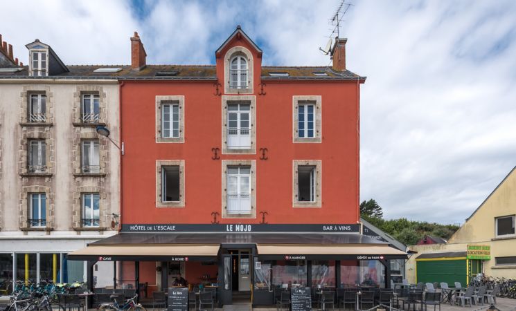 4 chambres triples, 3 chambres doubles et un studio équipé sont disponibles à l'Hôtel de L'Escale sur l'île de Groix, proche Lorient Bretagne Sud (Morbihan, 56)