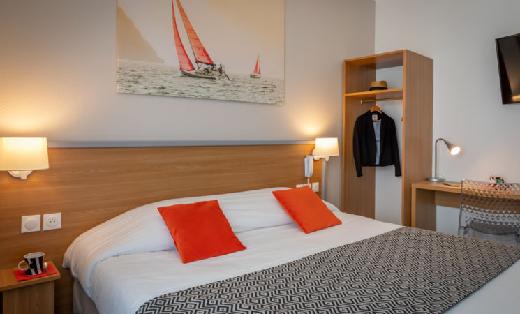 4-Logis Rex Hôtel Lorient,literie de qualité et chambres au décor soigné (Morbihan, 56)