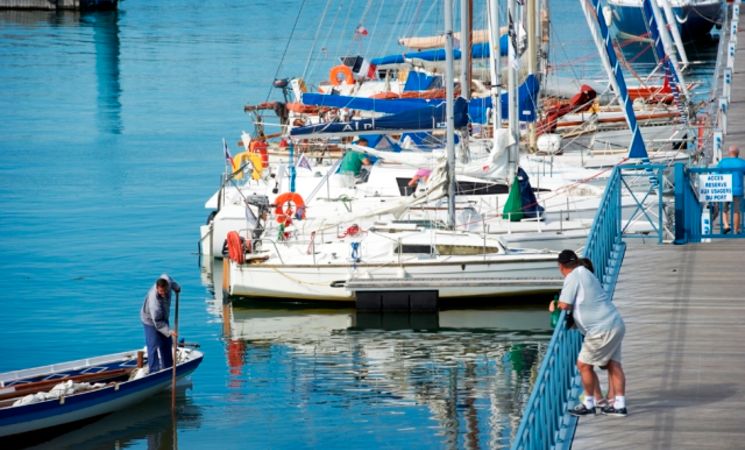 Au coeur d'une petite cité de caractère, le Port de plaisance de Port-Louis, proche Lorient Bretagne Sud (Morbihan, 56)