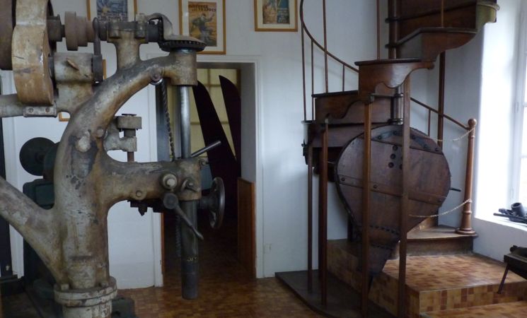 Au musées des Forges d'Inzinzac-Lochrist tout près d'Hennebont et à proximité de Lorient, découvrez les ustensiles et matériel utilisé par les ouvriers (Morbihan, 56) en Bretagne Sud.