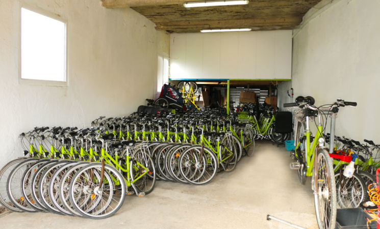 Au Vélo vert, station vélos électriques VAE entre le bourg et Port Tudy sur l’île de Groix (Morbihan, 56)