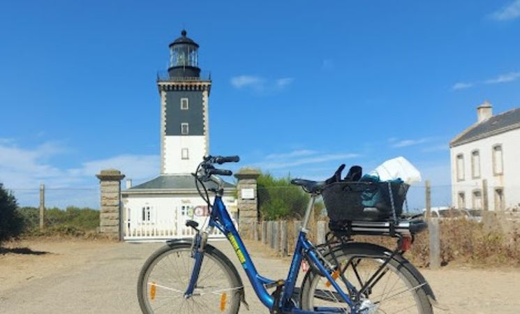Bikini Bike, louer un vélo pour visiter l'île, balade à Pen Men, île de Groix (Morbihan, 56)