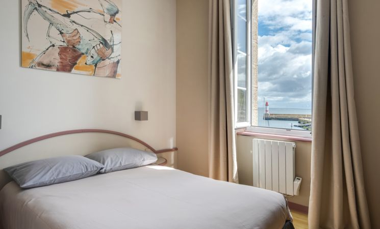 Bon rapport qualité prix de cette chambre double de l'Hôtel de L'Escale sur l'île de Groix, proche Lorient Bretagne Sud (Morbihan, 56)