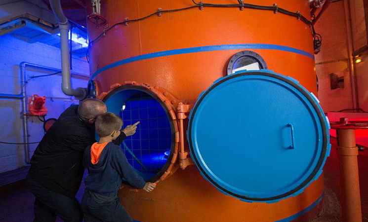 Caisson d'entrainement au Musée sous-marin du Pays de Lorient, immersion à Lorient La Base, Lorient Bretagne Sud (Morbihan, 56)