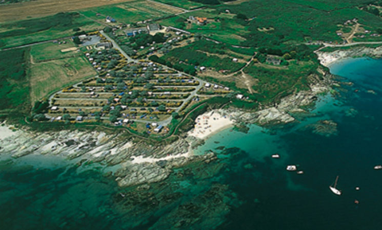 Camping familial des sables rouges, accès direct plage, randonnées, sentiers côtiers, balades à vélo, Port Coustic sur l'ile de Groix (Morbihan, 56)