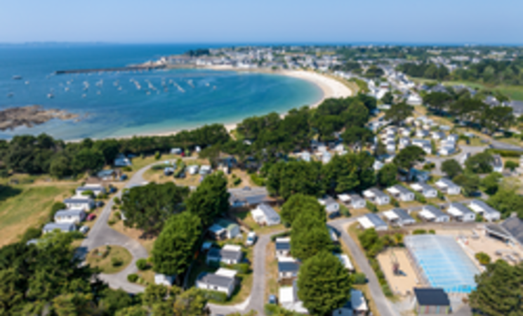 Camping Sandaya Belle-Plage situé à Ploemeur proche du port de Lomener, avec accès direct à la plage (Morbihan, 56)