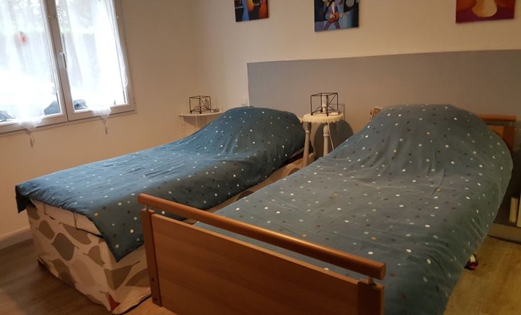 Chambre d’hôtes 2 personnes, équipée PMR avec lit médicalisé, dans un hameau au calme, à 1 km du bourg de Languidic, près de Lorient, Morbihan (56) en Bretagne Sud
