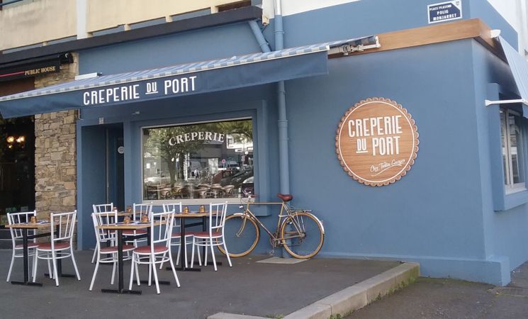 Crêperie du Port, terrasse ouverte sur la place Polig Monjarret à Lorient (Morbihan, 56)