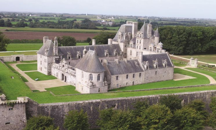 Découvrez le Chateau de Kerjean avec Chemins du Patrimoine en Finistère à Saint-Vougay, proche Lorient Bretagne Sud (Finistère, 29)