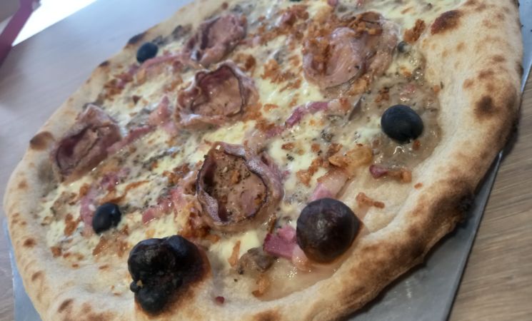 Des Pizzas conçues de façon artisanale à partir de produits frais, produits locaux, bio et AOP à l'Autentika'Pizz, proche de Lorient (Morbihan, 56), Bretagne Sud