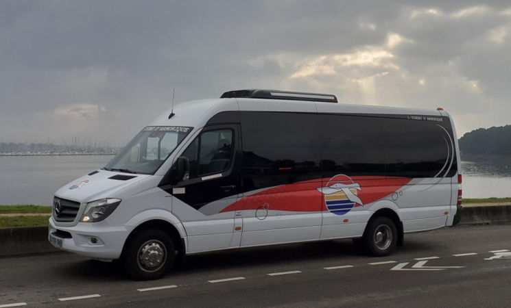 Des véhicules pour les groupes adaptés à vos besoin avec la SAS Bus et Cars Rougé de Languidic, proche Lorient Breatgne Sud (Morbihan,56)