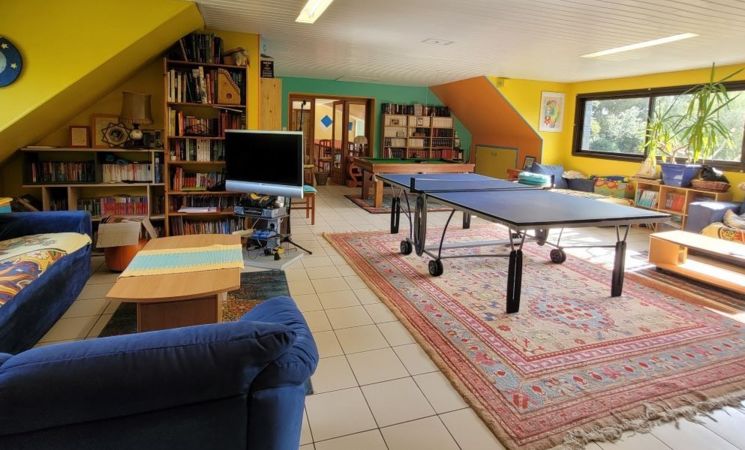 Durant votre séjour au domaine des Sources, Landévant, une salle de jeux permet de vous détendre, près de Lorient (Morbihan, 56) Bretagne Sud