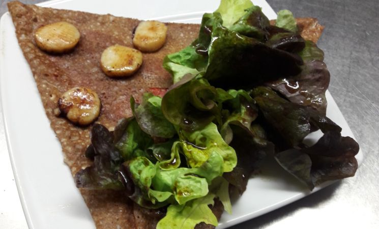 galette sarrasin crêpe salée traditionnelle salade pommes de terre (morbihan, 56)