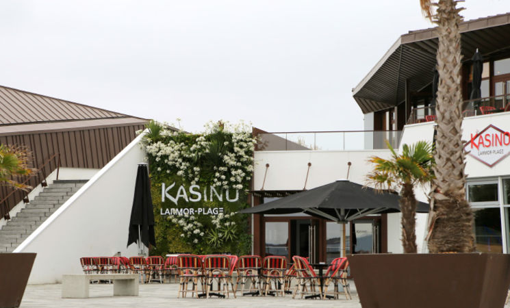 Kasino de Larmor-Plage, casino avec machine, concert, bar ainsi que restaurant, à proximité de Lorient (Morbihan, 56)
