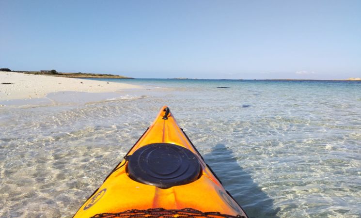 Kayak de mer à la plage des grands sables à l'île de Groix, les kayaks du kaillou (Morbihan, 56)