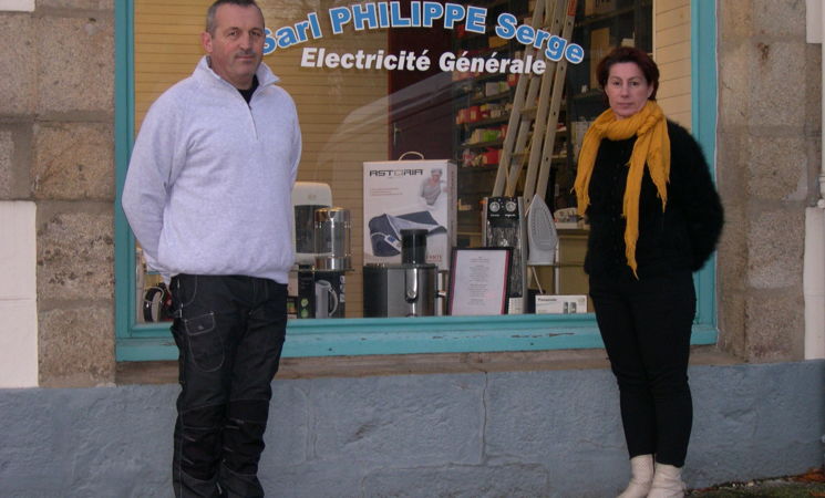 L’équipe de la SARL Philippe, artisan local spécialisé dans l’électricité générale à Hennebont, proche Lorient Bretagne Sud (Morbihan, 56)