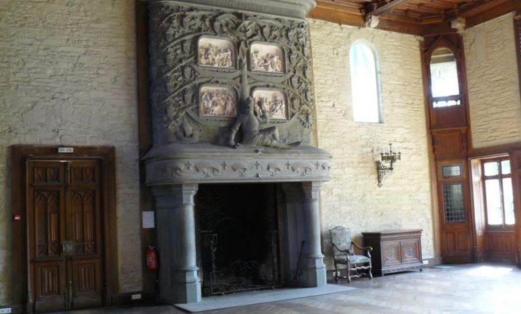 La cheminée de la Salle Des Gardes du Château de Keriolet à Concarneau, proche Lorient Bretagne Sud (Finistère, 29)