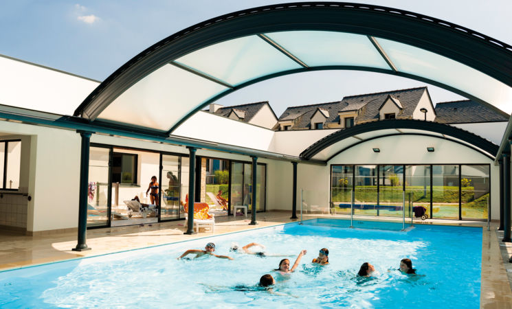 La résidence Lagrange du Domaine de Val Quéven dispose d'une piscine couverte chauffée près de Lorient, (Morbihah, 56), en Bretagne Sud