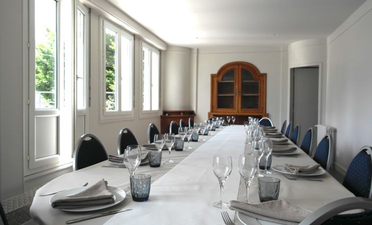 La salle de reception, pour vos évènements familiaux, du Restaurant L'Ardoizen à Riantec, proche Lorient Bretagne Sud (Morbihan, 56)