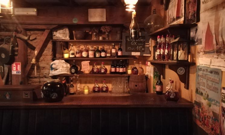 Le bar du bistro Ti Beudeff, sur l'île de Groix, proche Lorient Bretagne Sud (Morbihan, 56)