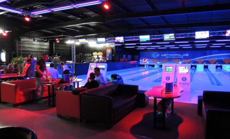 Les pistes de bowling du centre multiloisirs Métropolis à Lanester, proche Lorient Bretagne Sud (Morbihan, 56)