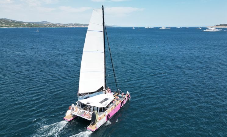 Naviguez sur un maxi catamaran vers l'archipel des iles Glénan avec Caseneuve Maxi Catamaran, proche Lorient Bretagne Sud (Morbihan, 56), Bretagne Sud