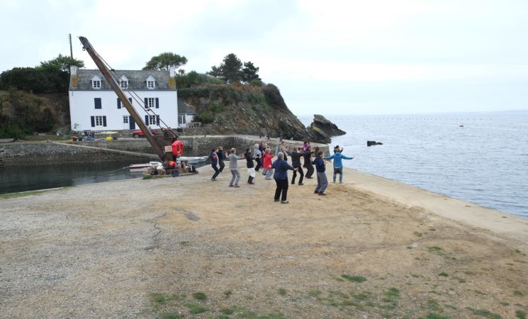 Pratiquer un art martial face à la mer, stage de Qi Gong sur l'île bretonne de Groix, à Lorient Bretagne Sud (Morbihan, 56)