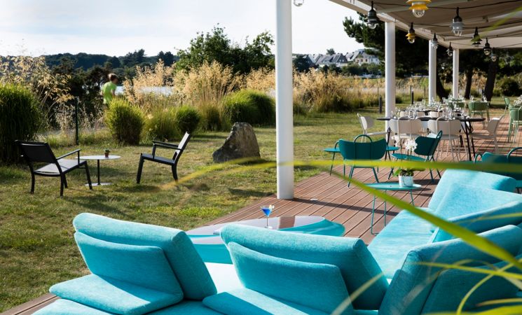 Restaurant La Terrasse du Ter à Larmor-Plage avec terrasse ensoleillée pour apprécier un apéritif avec vue sur l’étang (Morbihan, 56)
