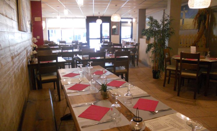 Salle chaleureuse pour un repas 100% crêpes à la crêperie La Bergerie à Hennebont, proche Lorient Bretagne Sud (Morbihan, 56)