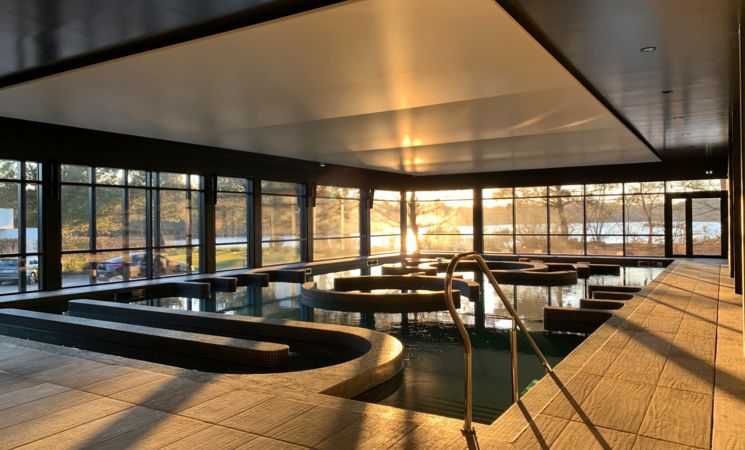 Séquoïa Bien Etre, espace balnéo avec jets, hammam, sauna vue sur l'étang du Ter à Larmor Plage (Morbihan, 56) 