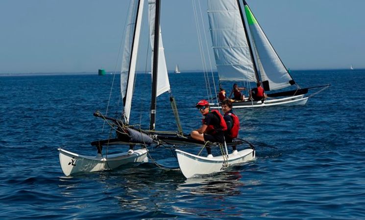 Stages de catamaran à la semaine ou à la séance avec la Base nautique de l'île de Groix, proche Lorient Bretagne Sud (Morbihan, 56)