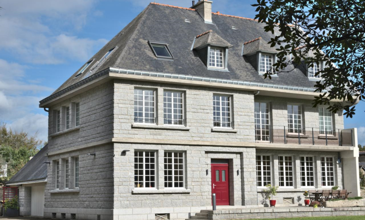 Suites et Chambre d’hôtes dans le Manoir de Kerguestenen, une belle demeure en granit au charme exceptionnel dans un grand parc pour un séjour au calme, à Gestel, près de Lorient Bretagne Sud (Morbihan, 56)