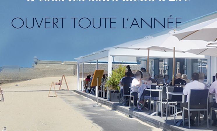 La Grande Plage - Terrasse du restaurant La Grande Plage, avec vue sur mer et sur l'île de Groix, sur la grande plage de Port-Louis, près de la Citadelle (Morbihan, 56)