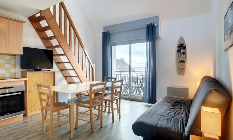 Appartement 3 pièces 5 a 6 personnes vue mer à 200 mètres de la plage avec coin salon et belle mezzanine à Plœmeur (Morbihan, 56)
