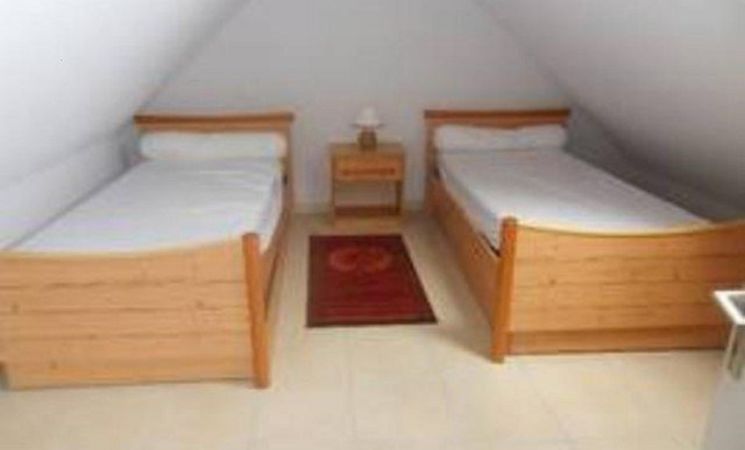 Appartement 3 pièces 6 personnes à 400 mètres de la plage à Guidel, une chambre avec lits simples en duplex, idéal pour les familles (Morbihan, 56)