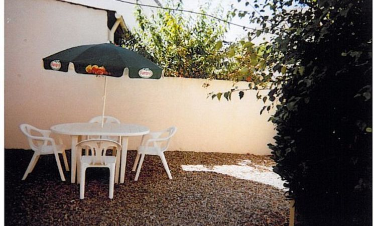 appartement à Larmor-Plage avec terrain clos et terrasse extérieure ombragée pour profiter du salon de jardin (Morbihan, 56)