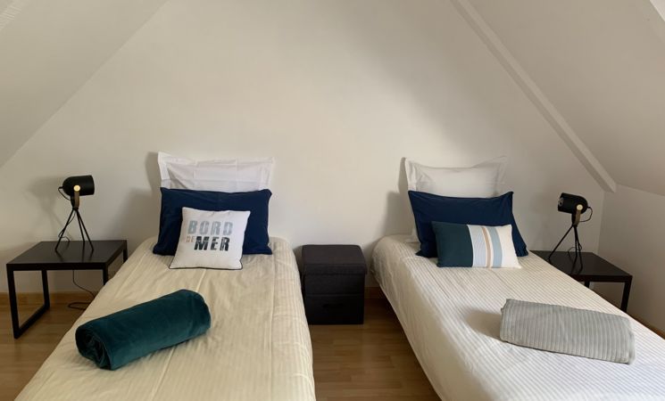 Chambre avec lits individuels séparés dans le Gîte La Petite Mer de Gâvres au Domaine des 3 Rivières à Merlevenez (Morbihan, 56)