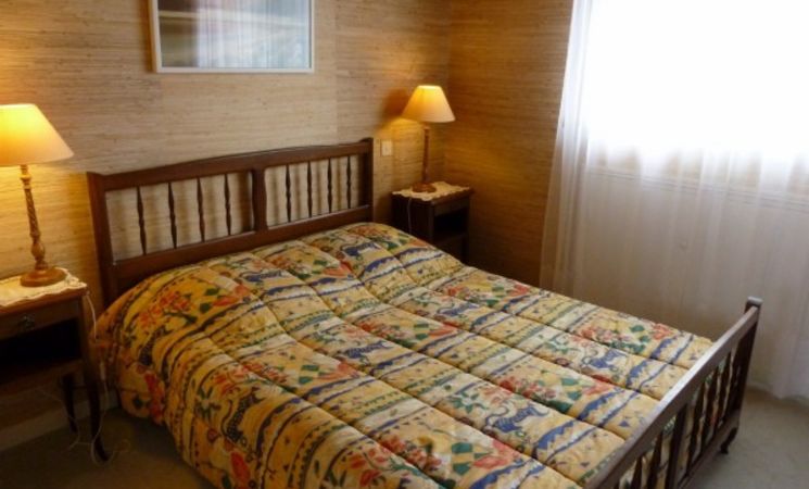 chambre fermée avec lit double idéal pour couple, appartement à Larmor-Plage (Morbihan, 56)