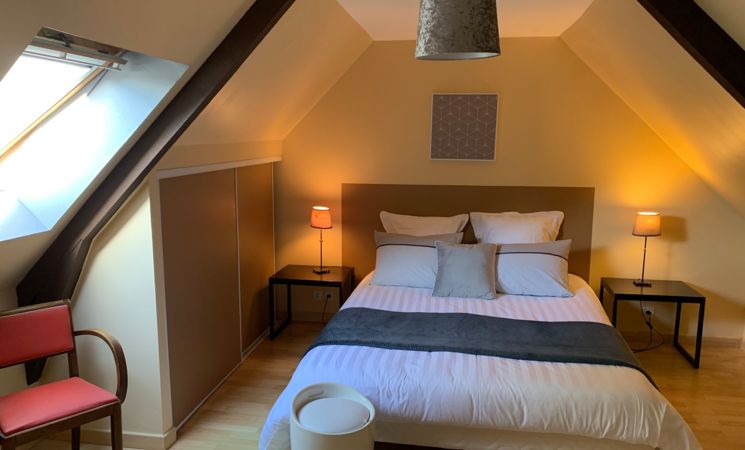 Chambre sous combles avec lit double, gîte La Petite Mer de Gâvres, Domaine des 3 Rivières à Merlevenez (Morbihan, 56)