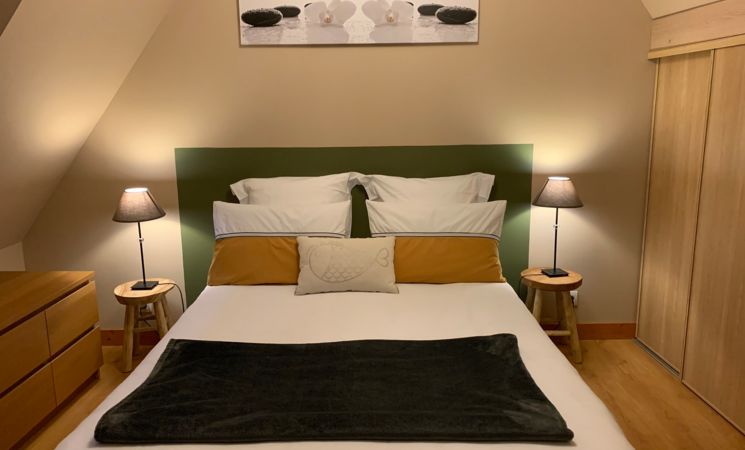 Chambre sous les combles avec lit double, Gîte Le Blavet, Domaine des 3 Rivières à Merlevenez (Morbihan, 56)