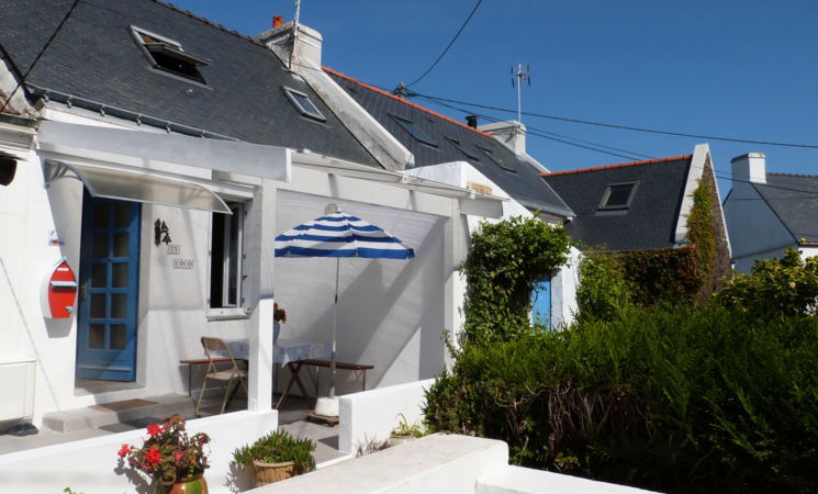 Entrée et terrasse de la maison de pêcheurs à louer à Groix, Lorient Bretagne Sud (Morbihan, 56)