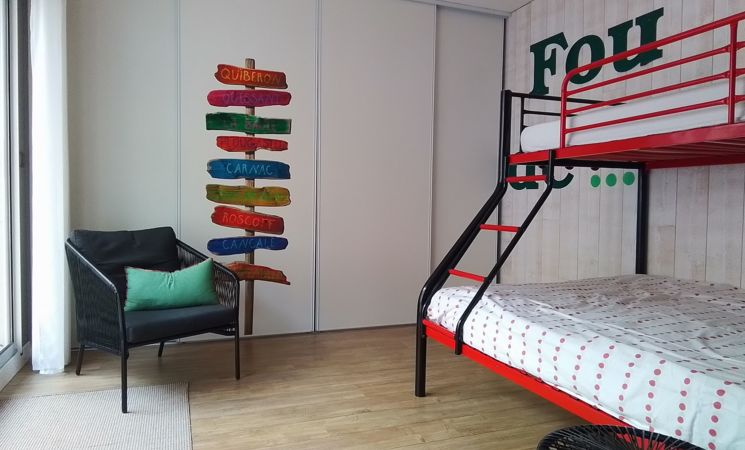 La chambre enfant avec lit superposé et grand placard de la maison 4/5 personnes à louer à Port-Louis, proche Lorient Bretagne Sud (Morbihan, 56)
