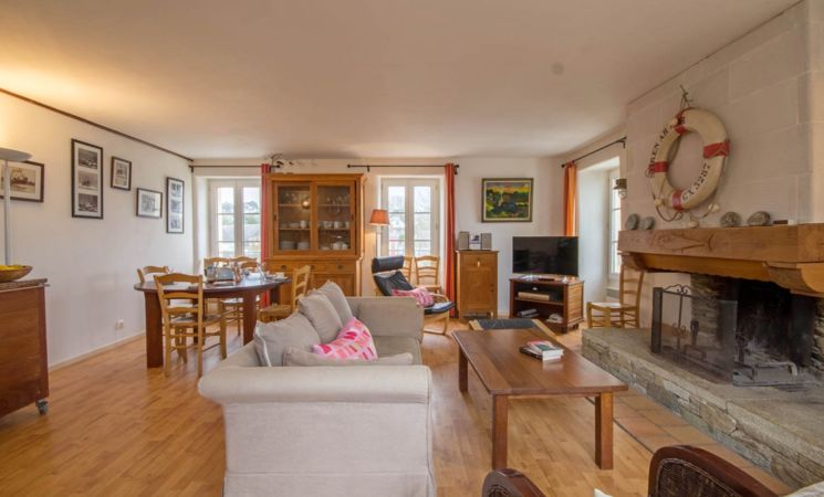 La Goëlette, hébergement idéal pour grandes familles ou groupes d’amis, séjour/salon avec cheminée Ile de Groix Lorient Bretagne Sud (Morbihan, 56)