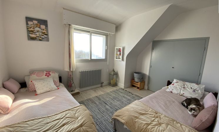 Maison 5 pièces 8 personnes vue mer idéale pour les familles, chambre avec lits simples à Plœmeur (Morbihan, 56)