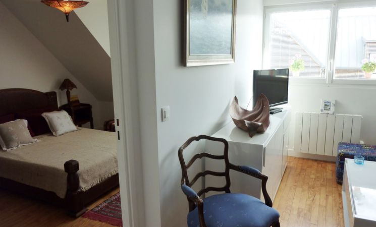 Salon et chambre de l’appartement à louer de particulier à particulier à Port-Louis, proche Lorient Bretagne Sud (Morbihan, 56)