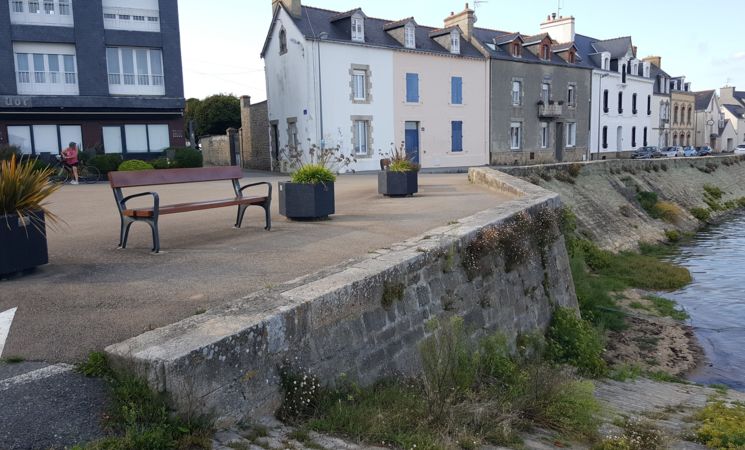 Situation exceptionnelle de cette location de vacances à Port-Louis, proche Lorient Bretagne Sud (Morbihan, 56)