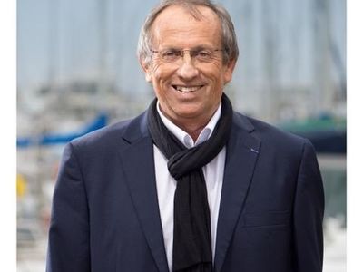 Patrick Bollet dédicace « L'Almanach historique de Lorient » à Coop-Breizh