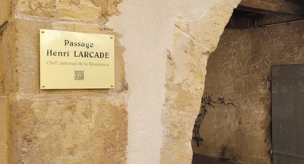 Plaque commémorative à Henri Larcade_Mirande