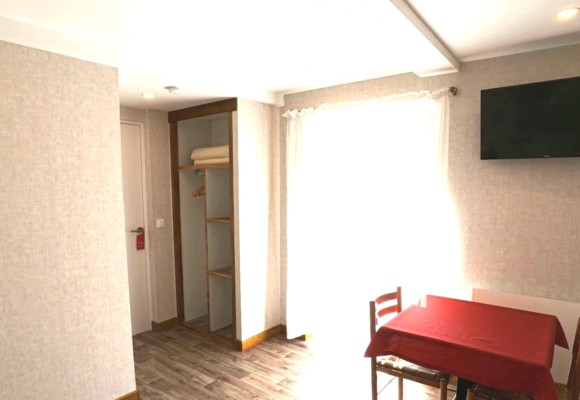 Chambre rez-de-chaussée.