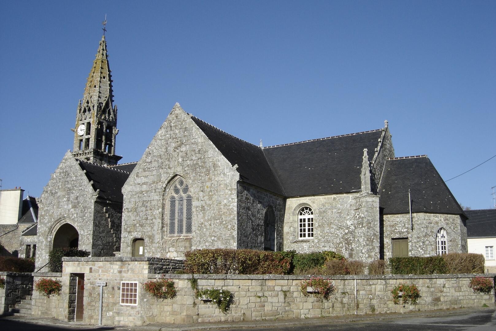 Eglise_Saint_Barnabe_Langoelan